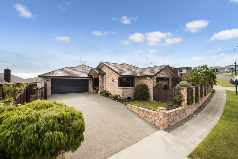 12 Tennyson Avenue, Kelvin Grove, Palmerston North - Carousel 1