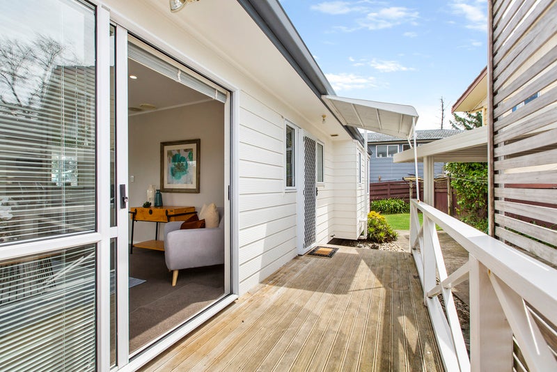 2A Ronald Algie Place, Saint Johns, Auckland - Carousel 2