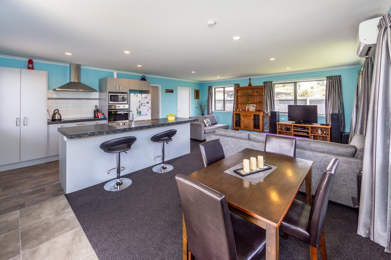 8 Carteret Place, Aranui, Christchurch - Carousel 2