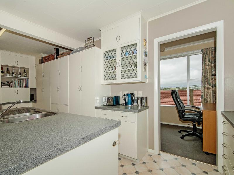 17 Reese Jones Grove, Maungaraki, Lower Hutt - Carousel 20