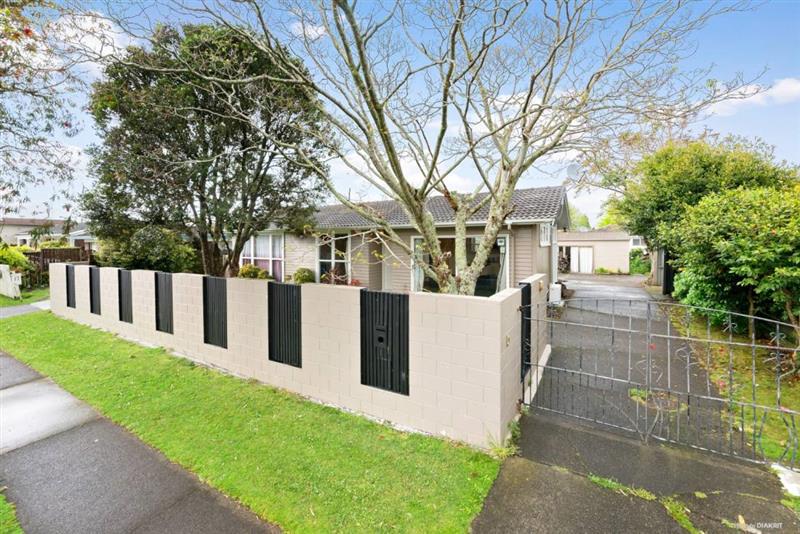 15 Waimahia Avenue, Weymouth, Auckland - Carousel 1