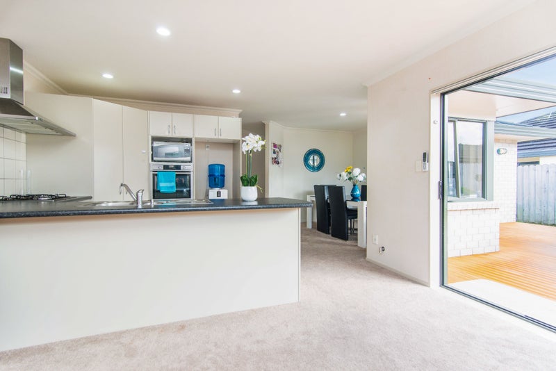 2/5 Nephin Place, East Tamaki Heights, Auckland - Carousel 2