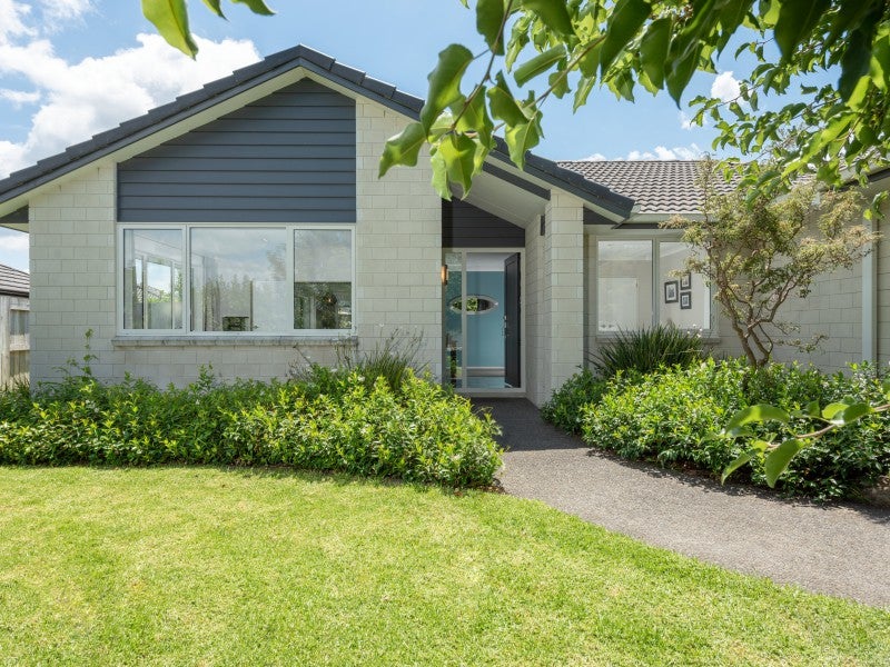 10 Mortlake Heights, Pyes Pa, Tauranga - Carousel 1