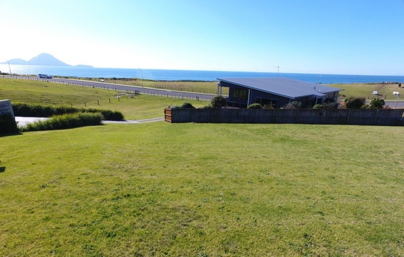 42 Pacific Parade, Coastlands, Whakatāne - Carousel 1