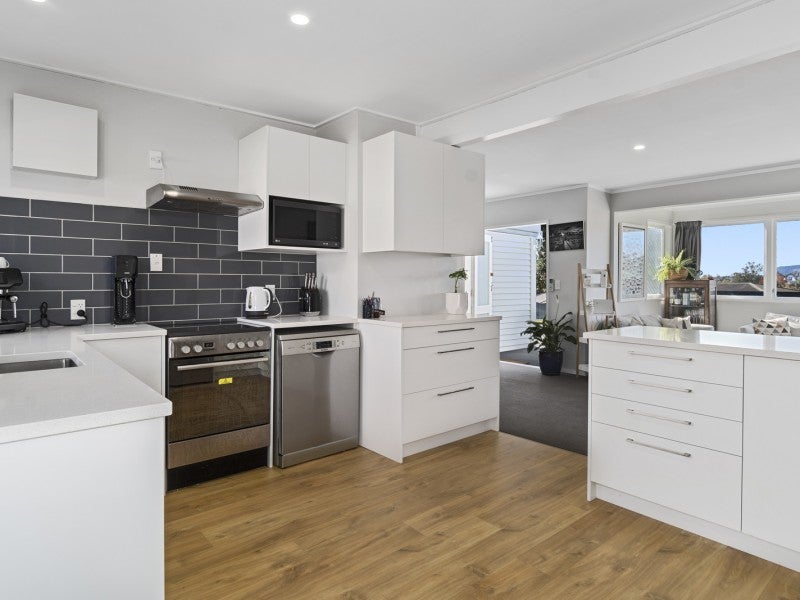 180A Bellevue Road, Bellevue, Tauranga - Carousel 1