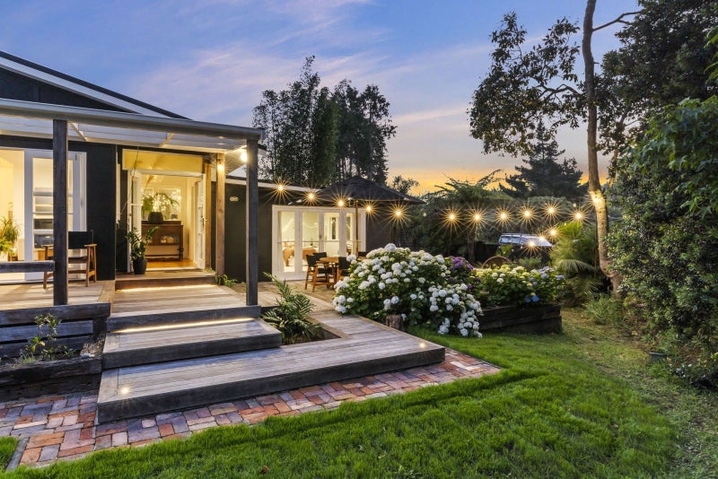 6 Widdison Place, Whangamatā - Carousel 2