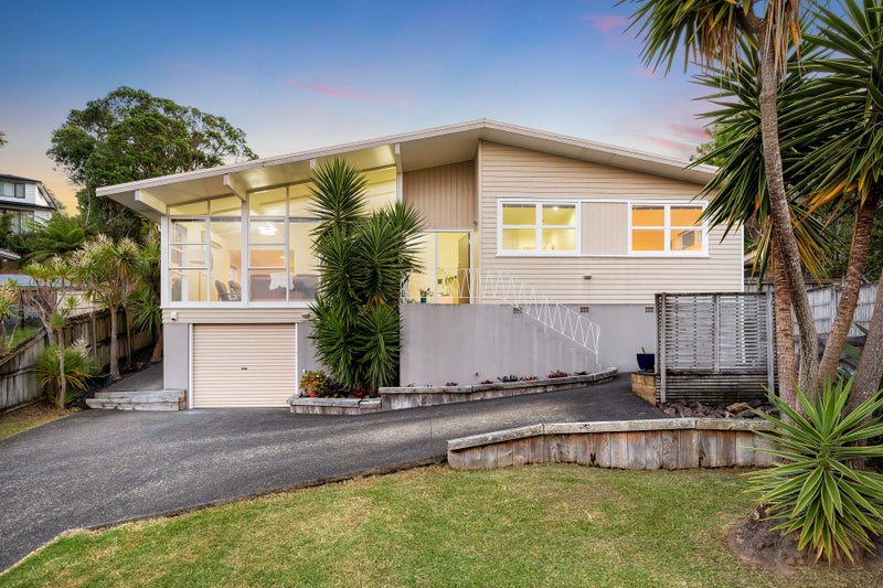 29 Hatherlow Street, Glenfield, Auckland - Carousel 1