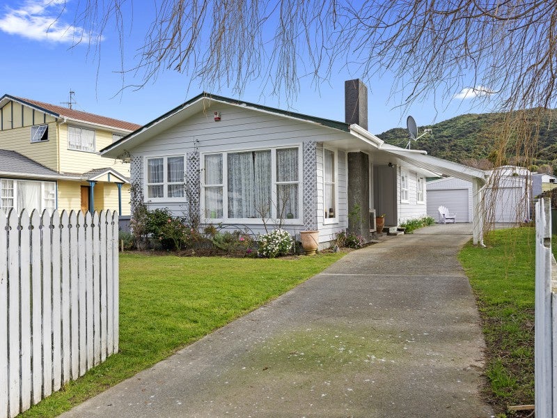 13 Matthews Road, Wainuiomata, Lower Hutt - Carousel 1