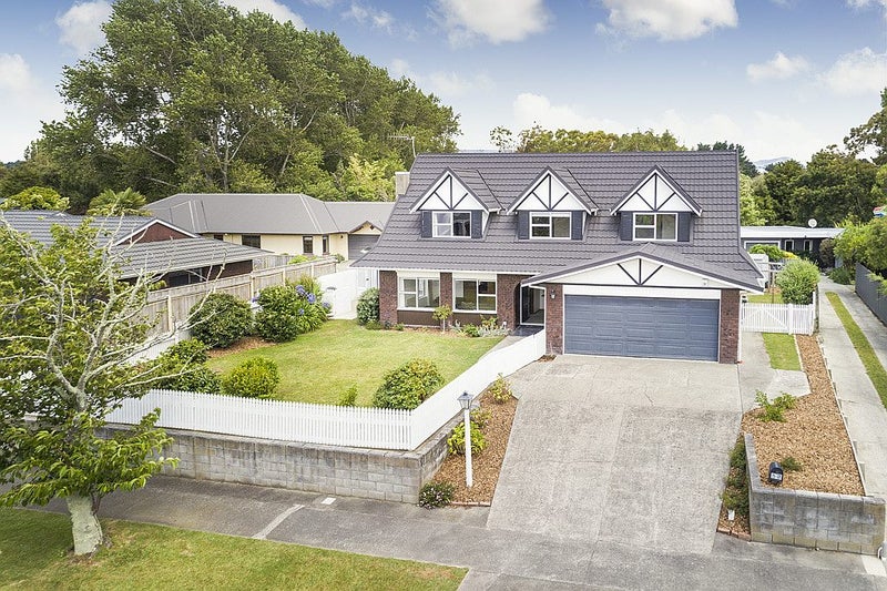52 Buick Crescent, Awapuni, Palmerston North - Carousel 1