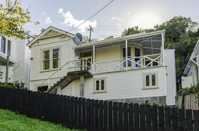 30 Crieff Street, Northland, Wellington - Carousel 1