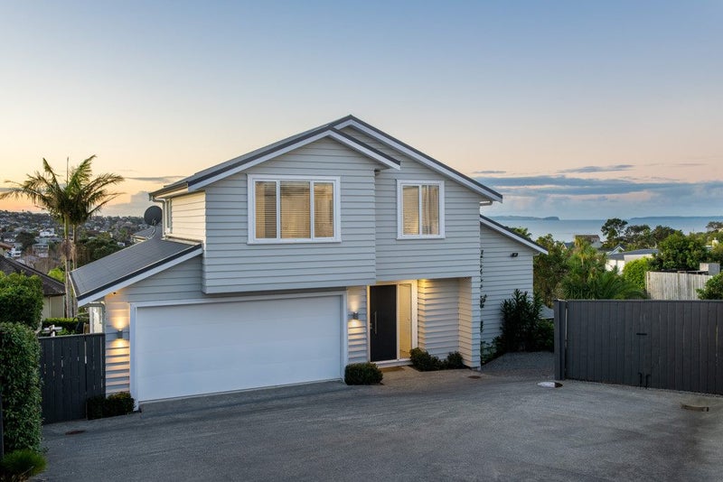 16 Montgomery Avenue, Rothesay Bay, Auckland - Carousel 1