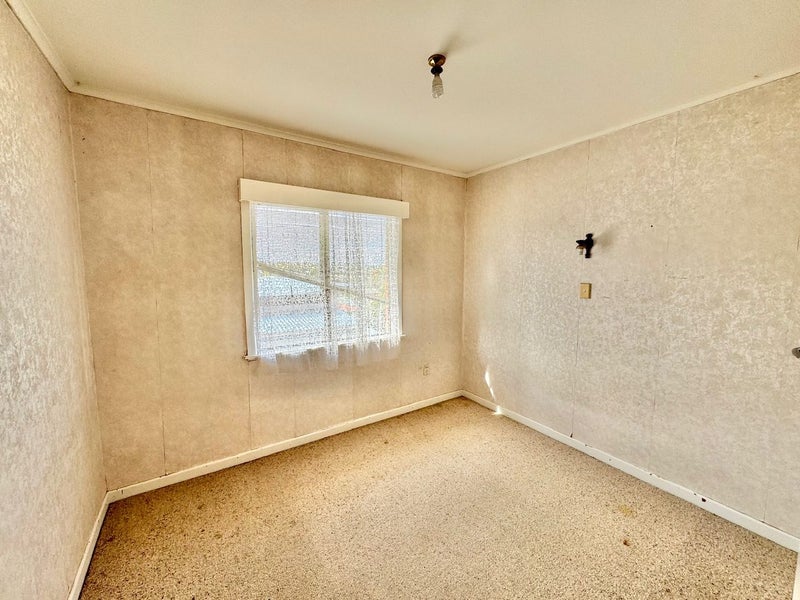 45 Woodford Avenue, Henderson, Auckland - Carousel 24