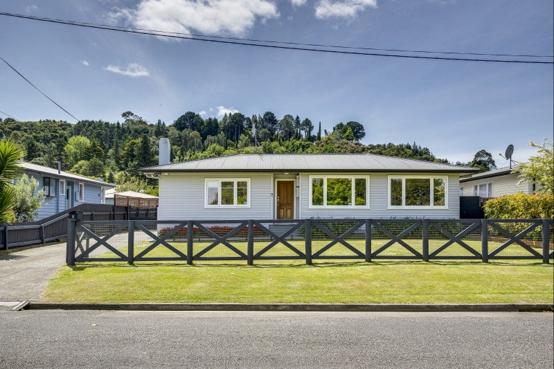 2 Shirley Place, Bay View, Napier - Carousel 1