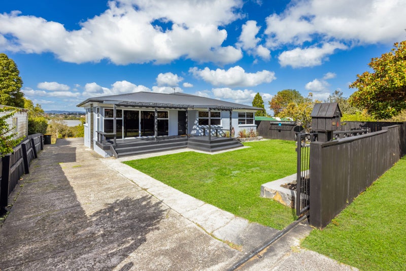 6 Lucas Place, Weymouth, Auckland - Carousel 1