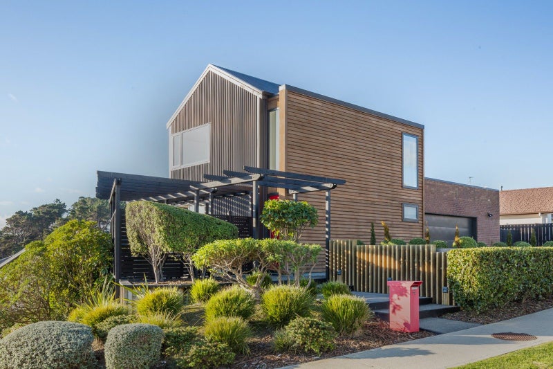 10 Ihakara Arthur Lane, Aotea, Porirua - Carousel 1