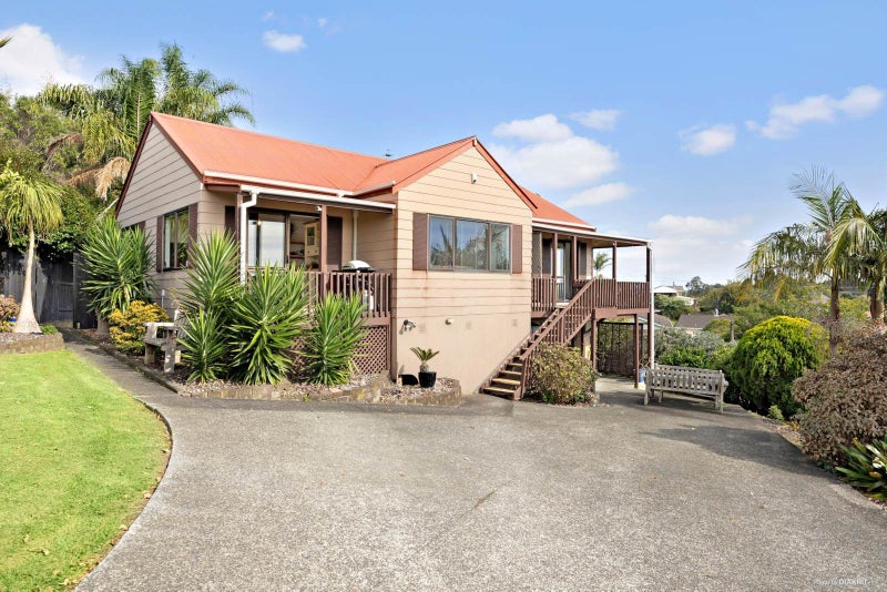 6 Beauchamp Drive, Massey, Auckland - Carousel 1