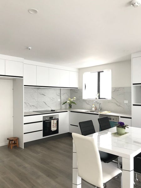 9 Peony Mews, Oteha, Auckland - Carousel 2