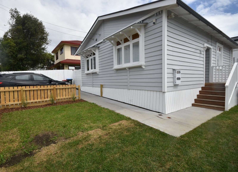 10 Myrtle Street, Morningside, Auckland - Carousel 1