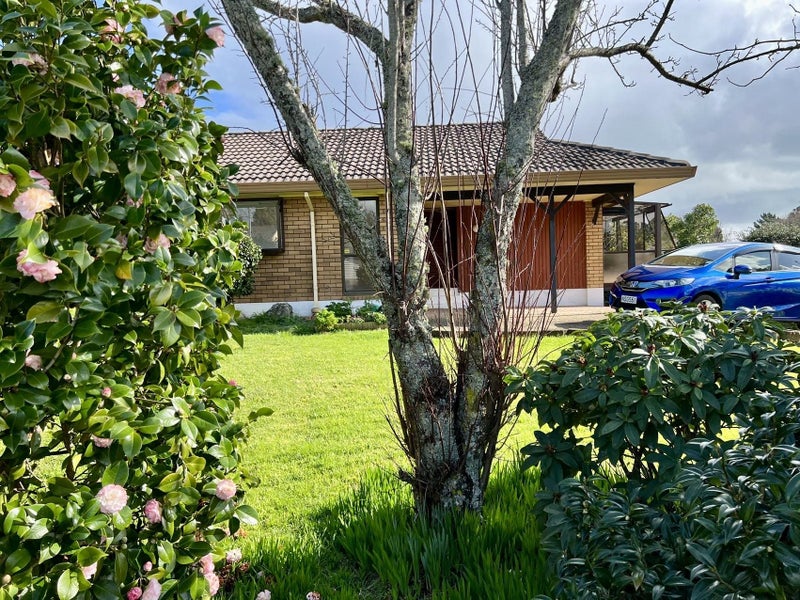 2/6 Loloma Drive, Half Moon Bay, Auckland - Carousel 1