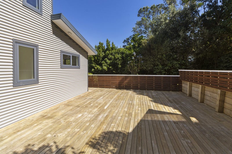 31 Madras Street, Khandallah, Wellington - Carousel 16