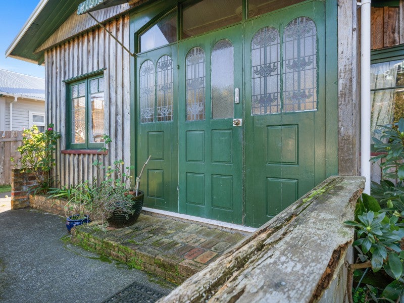 8 Harbour Street, Moturoa, New Plymouth - Carousel 2