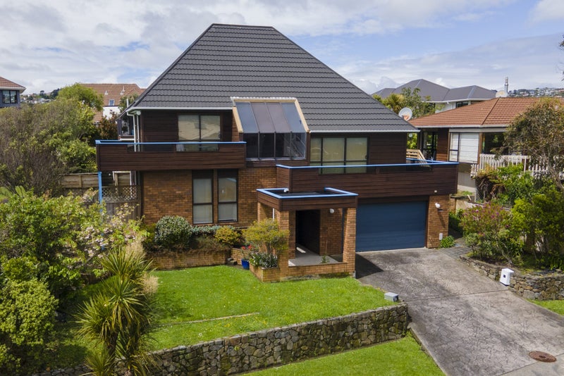 44 Lakewood Avenue, Churton Park, Wellington - Carousel 1