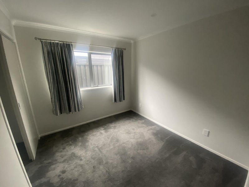 2 Pattullo Crescent, Wallaceville, Upper Hutt - Carousel 16