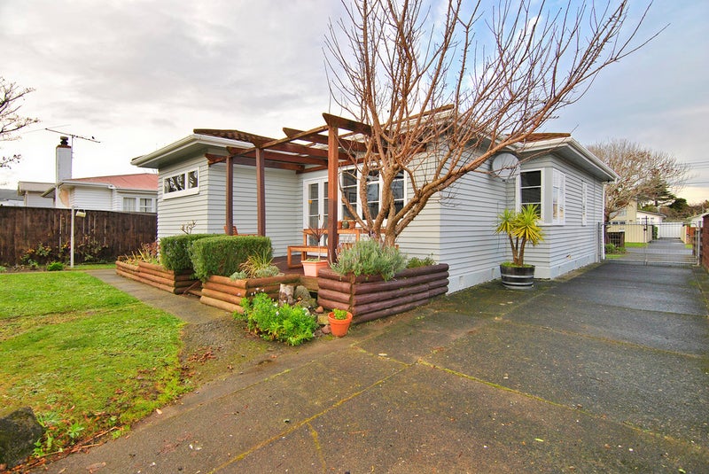 18 Allen Street, Boulcott, Lower Hutt - Carousel 1