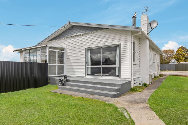 81 Pembroke Road, STRATFORD, Stratford - Carousel 2