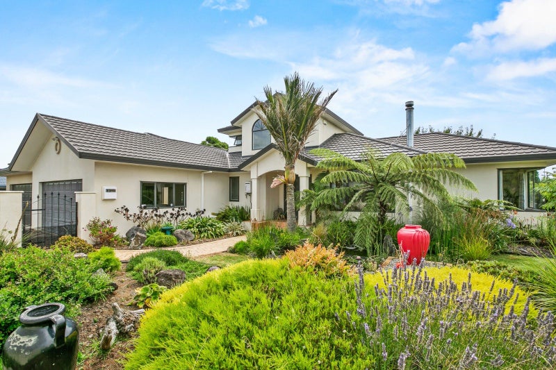 2 Royal Heights, Glen Avon, New Plymouth - Carousel 2