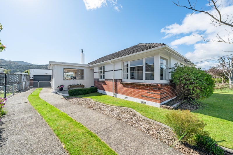 4 Courtenay Road, Heretaunga, Upper Hutt - Carousel 1