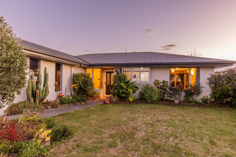4 Vining Crescent, Stoke, Nelson - Carousel 1