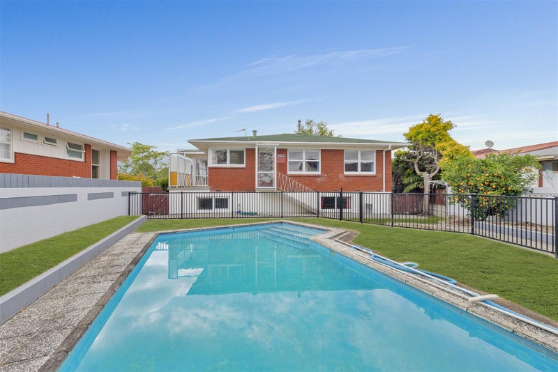17 Garden Heights Avenue, Glenview, Hamilton - Carousel 2