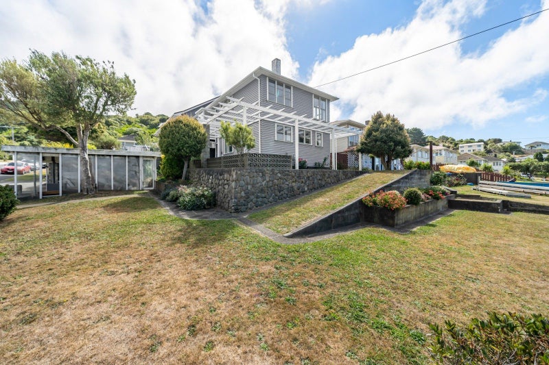 2 Waiho Terrace, Elsdon, Porirua - Carousel 1