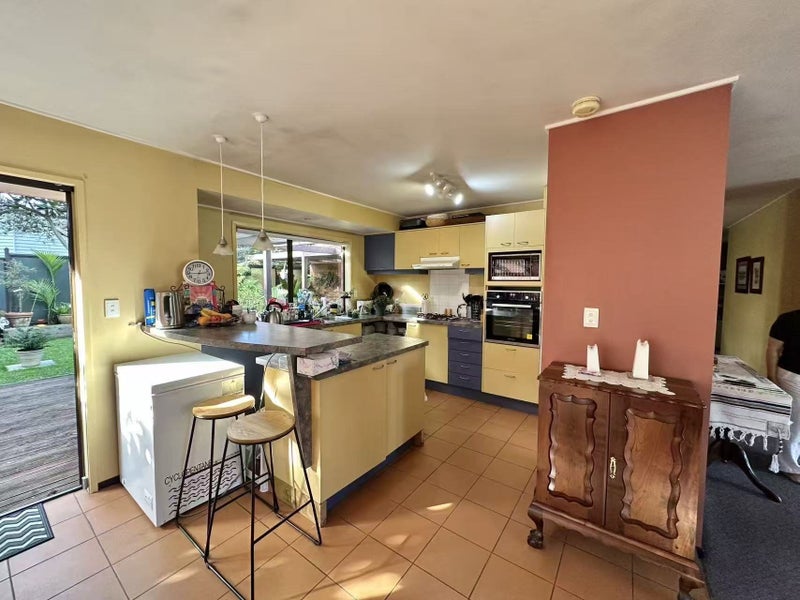 9 Loloma Drive, Half Moon Bay, Auckland - Carousel 1