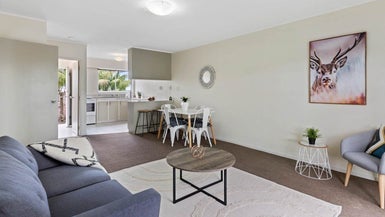 2/200 Chivalry Road, Glenfield, Auckland - Carousel 1