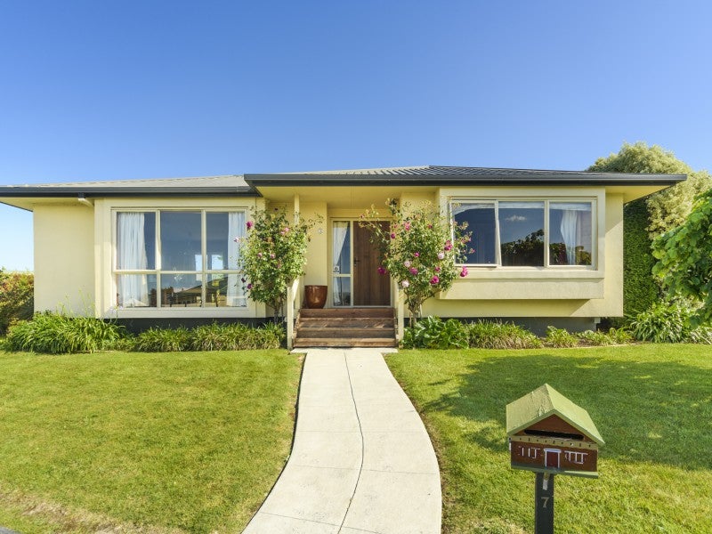 7 Logan Way, Kelvin Grove, Palmerston North - Carousel 1