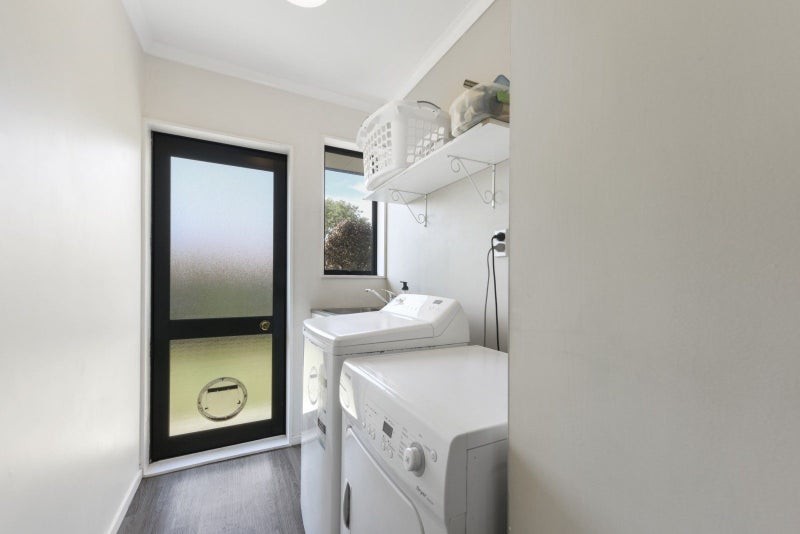 39 Lord Auckland Road, Wakefield - Carousel 20