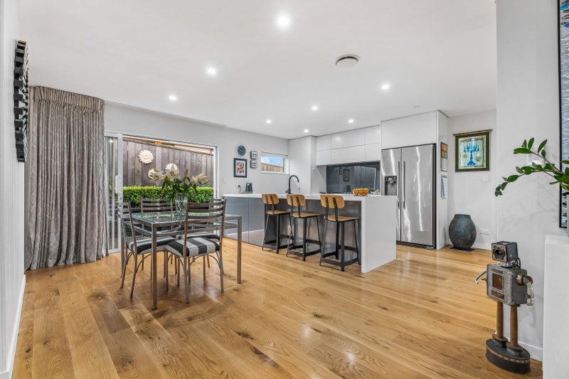 187 Wallace Road, Mangere Bridge, Auckland - Carousel 1