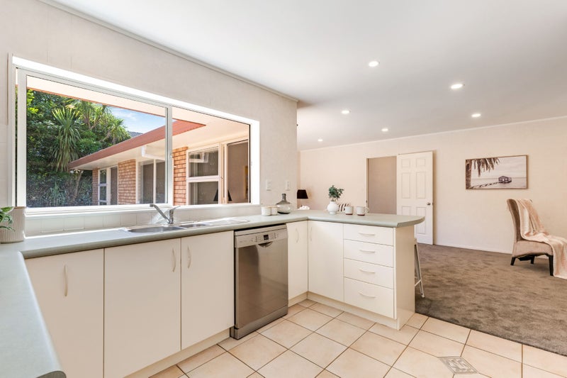 10 Stewart Gibson Place, Manurewa, Auckland - Carousel 2