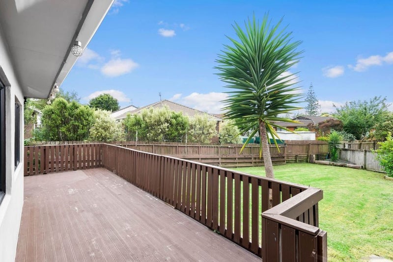 32 Trojan Crescent, New Lynn, Auckland - Carousel 1