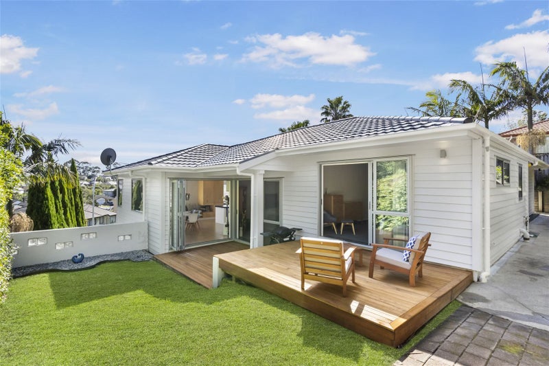 30 Margaret Henry Crescent, Oteha, Auckland - Carousel 1