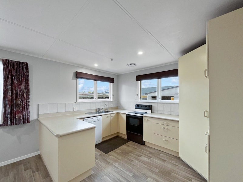 5 Abraham Crescent, Milson, Palmerston North - Carousel 2