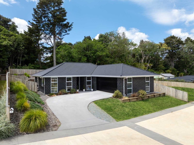 1 Merion Rise, Kamo, Whangarei - Carousel 1