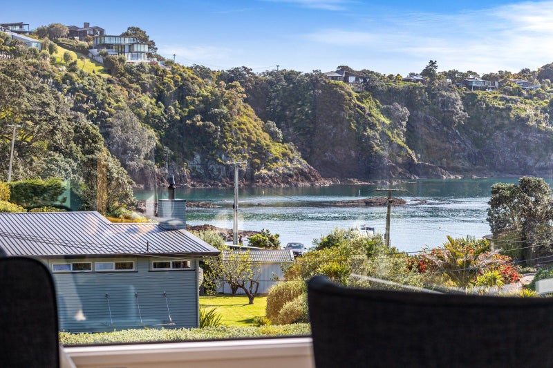 76 Great Barrier Road, Oneroa, Waiheke Island - Carousel 2