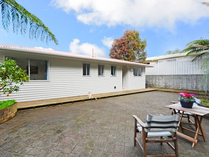 18 Gainsborough Grove, Belmont, Lower Hutt - Carousel 2