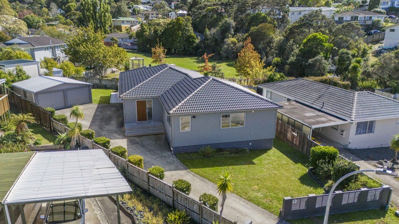 3 Julia Place, Totara Vale, Auckland - Carousel 1