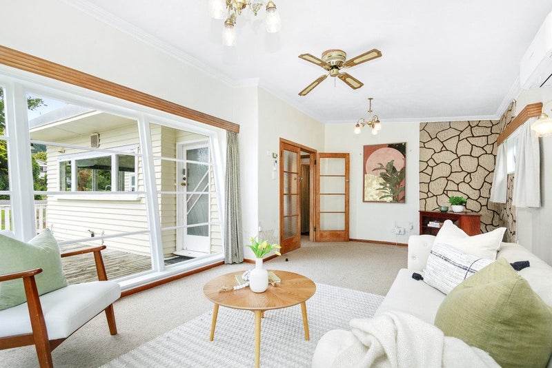 13 Bell Street, Tawa, Wellington - Carousel 2