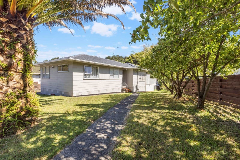 5 Embassy Place, Glenfield, Auckland - Carousel 1