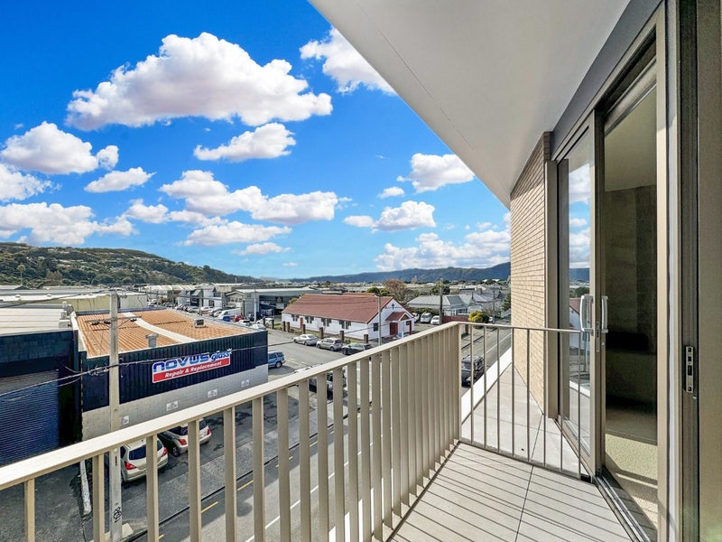 208/2 Campbell Terrace, Petone, Lower Hutt - Carousel 2